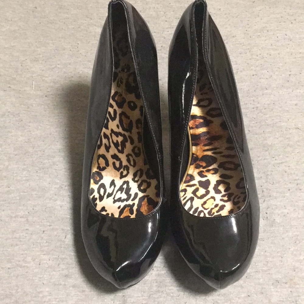 Shoe dazzle size 10